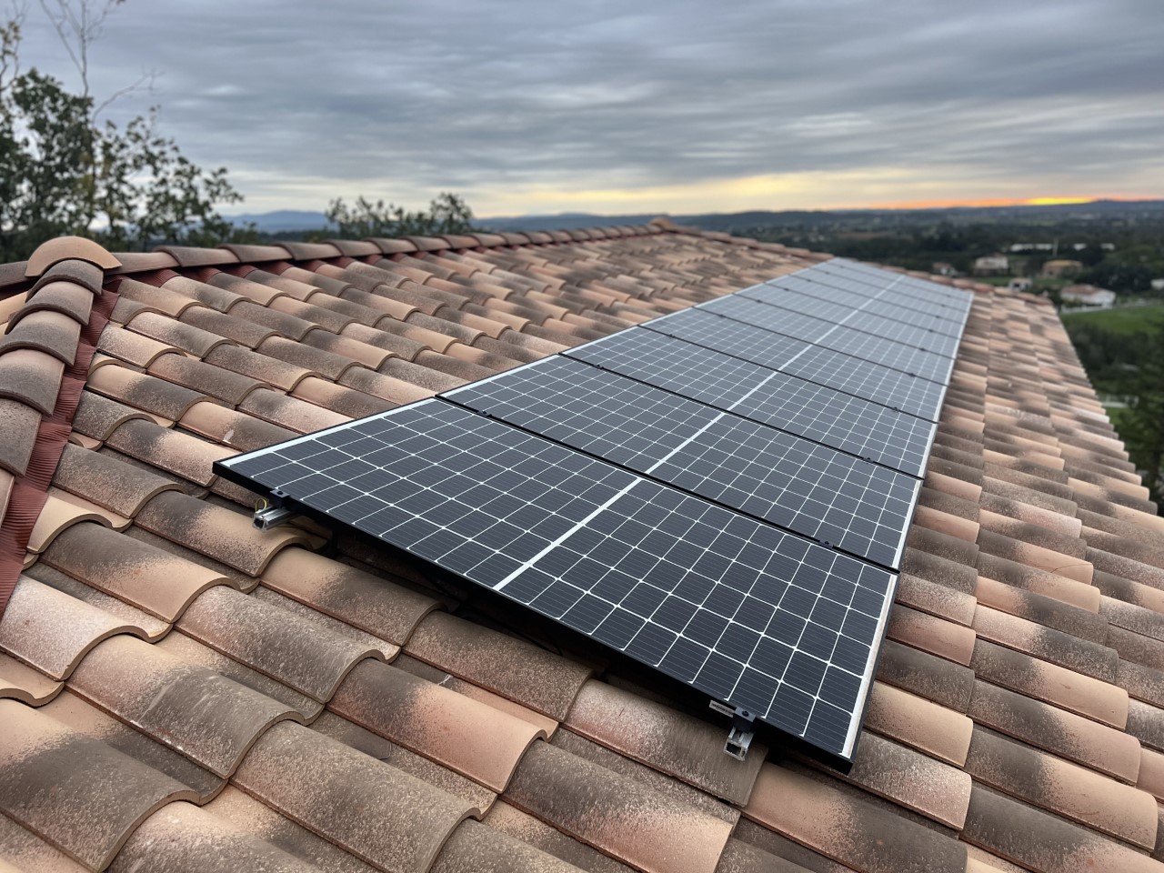 Logo VOLTEA ENERGIES - Installateur RGE panneaux solaires ANDUZE