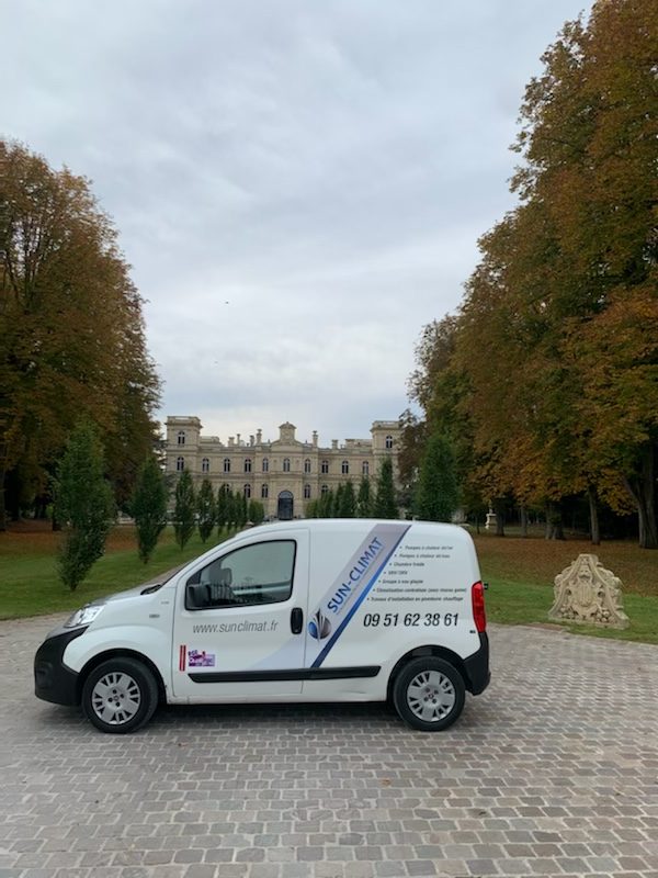 Logo SUN CLIMAT - Installateur RGE panneaux solaires BUSSY SAINT GEORGES