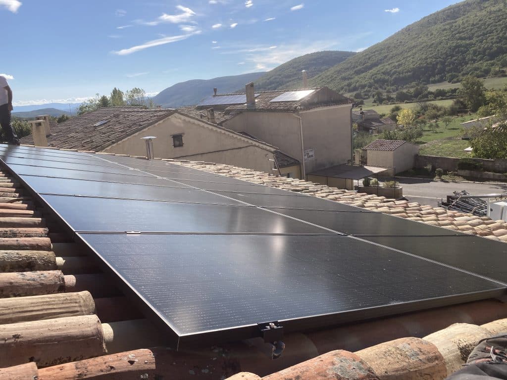 Logo TECH 3 F - Installateur RGE panneaux solaires VILLENEUVE