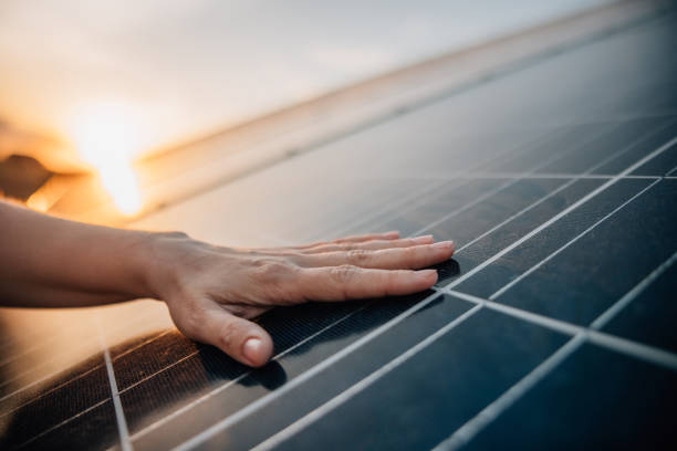 Logo ELHONA - Installateur RGE panneaux solaires MEYRIE