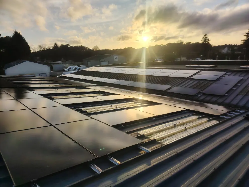 Logo ECP OUEST - Installateur RGE panneaux solaires LARRE